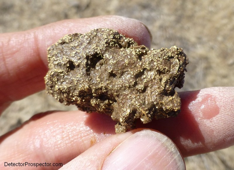 large-gold-specimen-found-minelab-gpz-7000-herschbach-hand-2.jpg