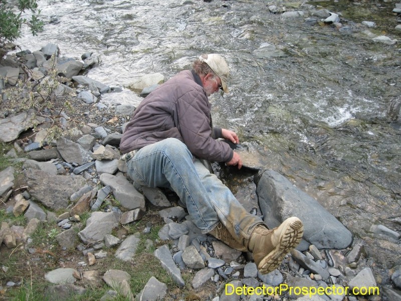 gold-panning-relaxed.jpg