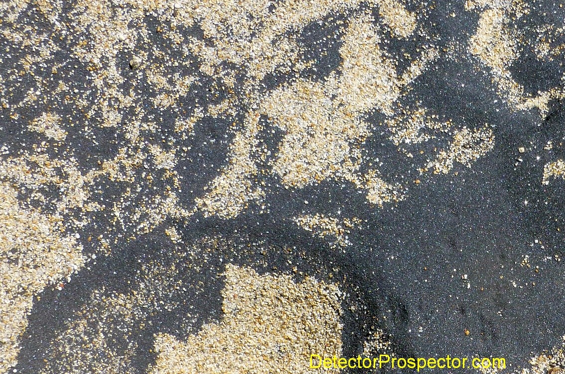 magnetite-black-sands-on-beach.jpg