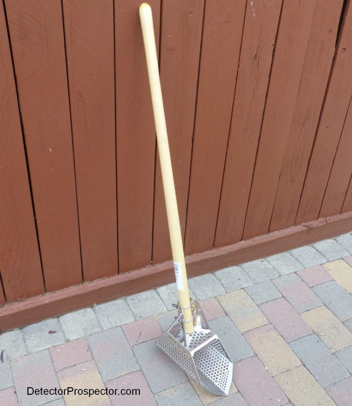 scoopal-digging-scoop-beach-wood-handle.jpg