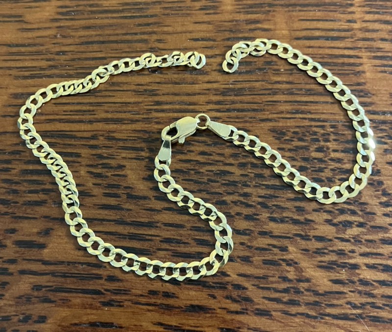 gold chain.jpeg