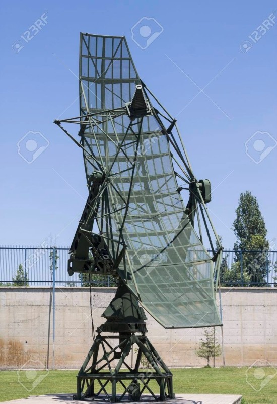 23679813-military-radar-antenna.jpg